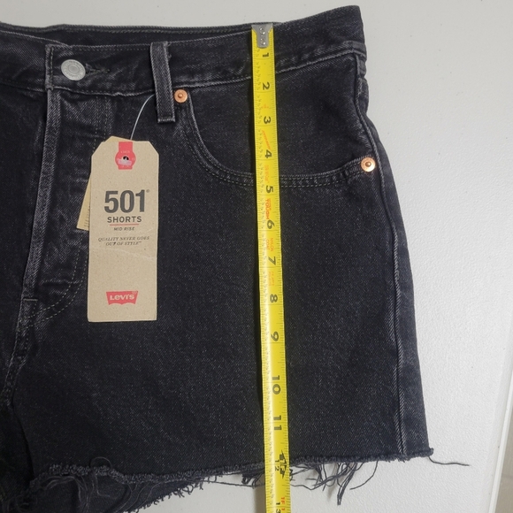 Levi's NWT 501 Mid Rise Shorts Size 32. - Picture 14 of 15
